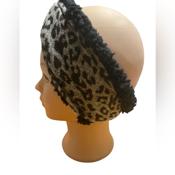 New Cuddl Duds Soft Knit With Sherpa
Women's Bow Headband - Picture 5 of 6